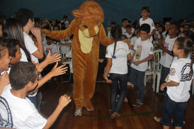 Alunos do Proerd de Sarandi recebem certificados